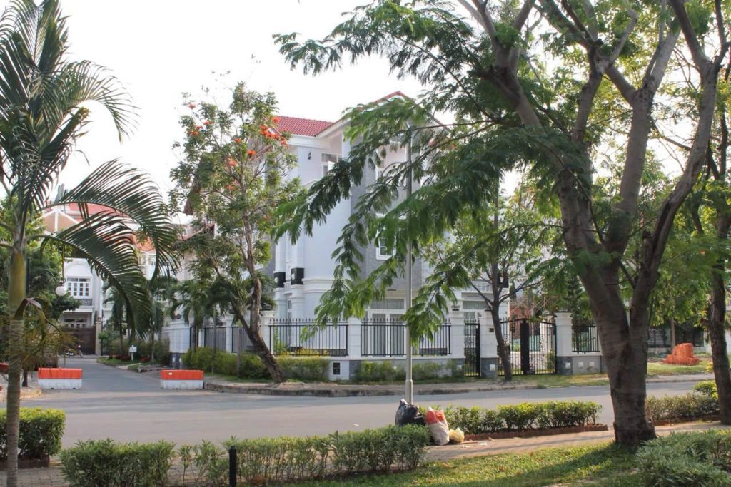 biet-thu-59-pham-thai-buong-goc-hai-mat-tien